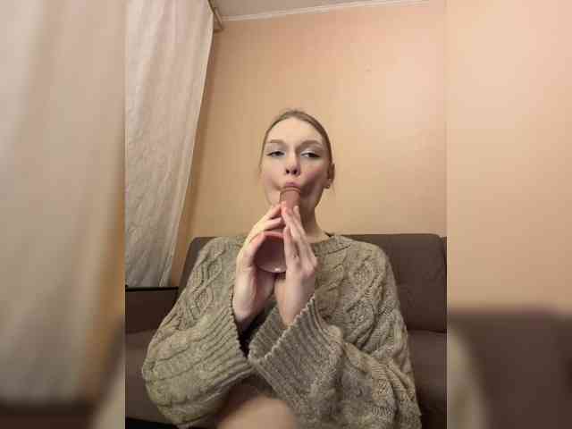 Juwlsbunny (18, White Trans Model) performing deepthroat.