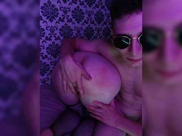 Steellessence (33, White Live Couple) performing blowjob.